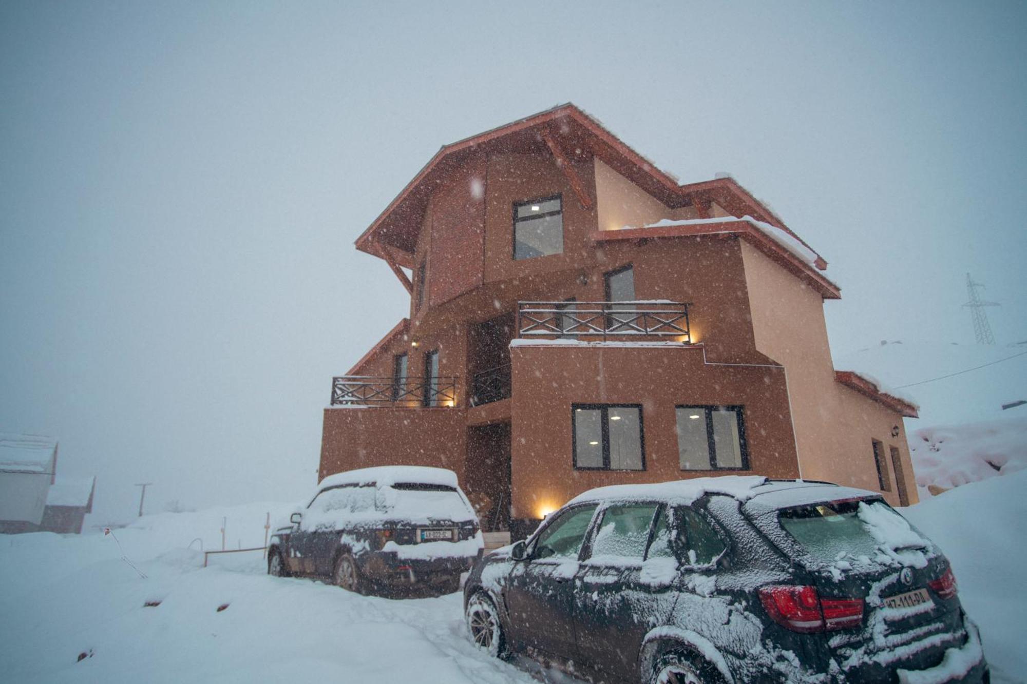 The Hills Hostel Gudauri Bagian luar foto