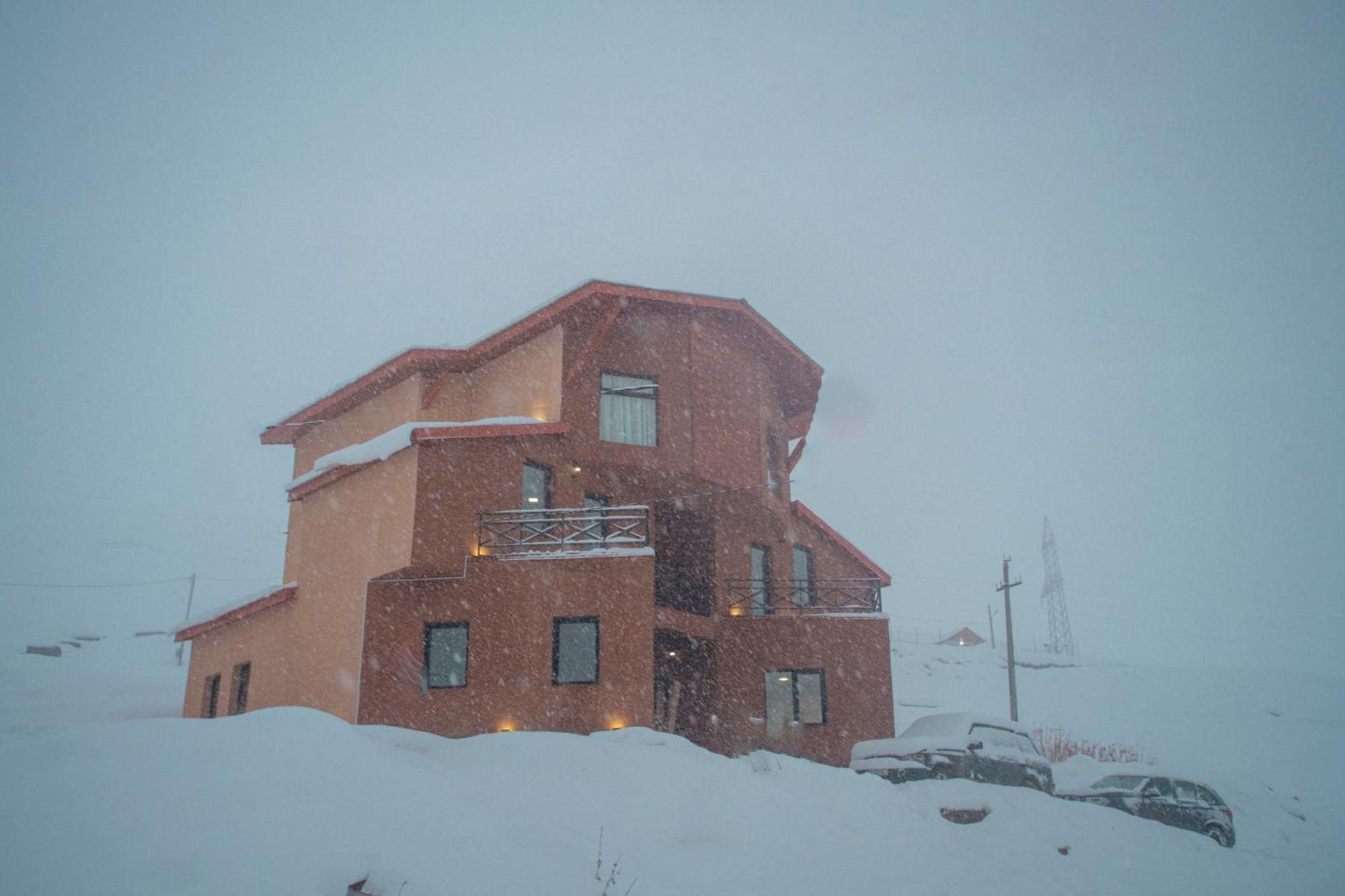 The Hills Hostel Gudauri Bagian luar foto