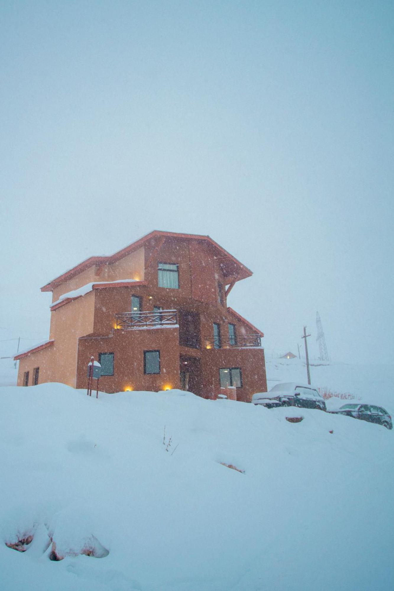 The Hills Hostel Gudauri Bagian luar foto