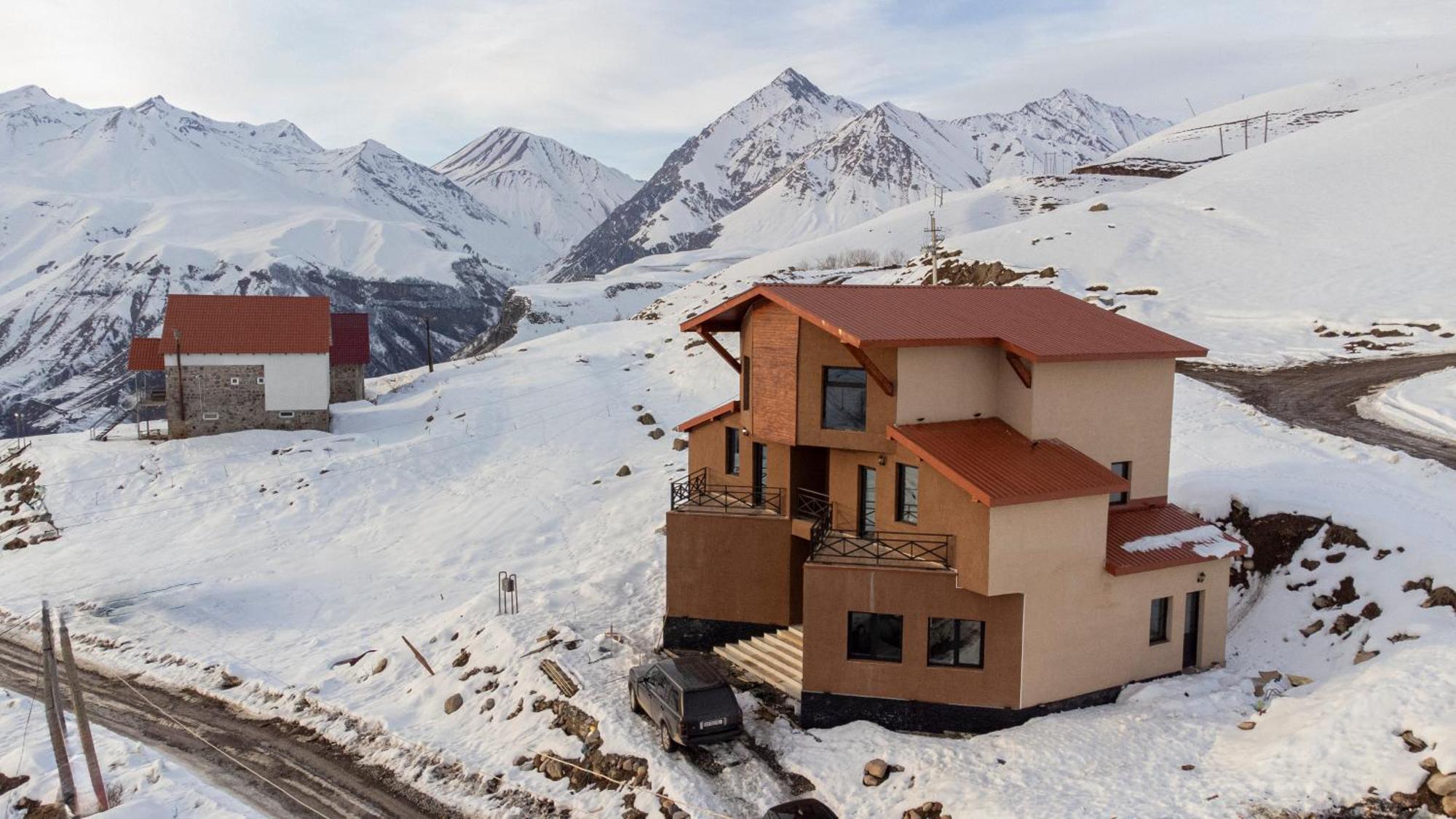 The Hills Hostel Gudauri Bagian luar foto