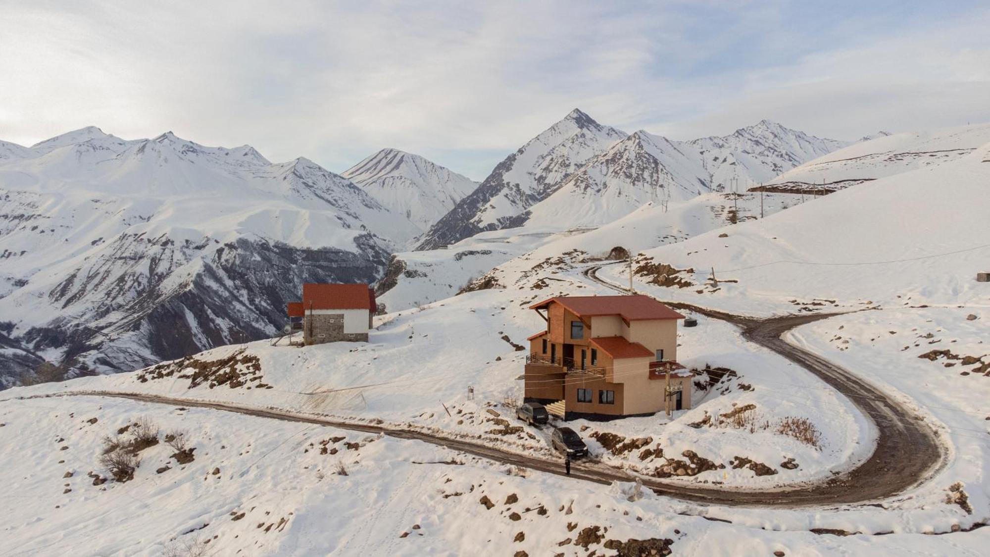 The Hills Hostel Gudauri Bagian luar foto